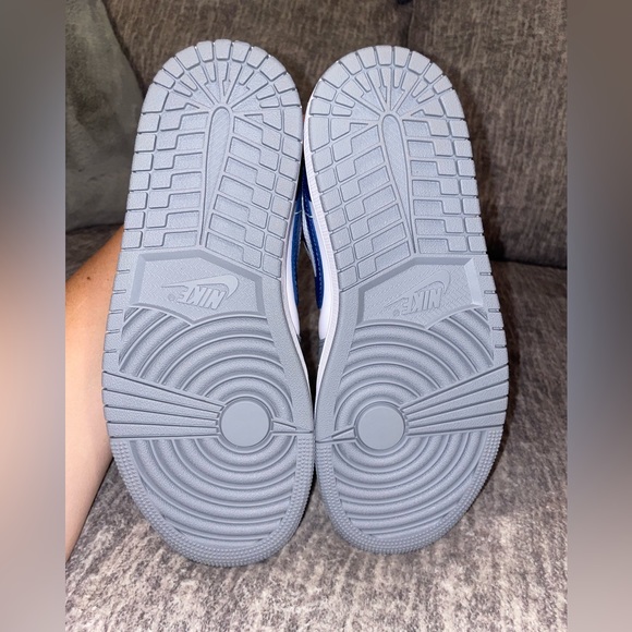 WMNS AIR JORDAN 1 LOW - Picture 2 of 5